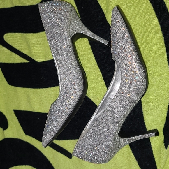 Qupid Shoes - Qupid Bling silver Festive Heels Sz 9